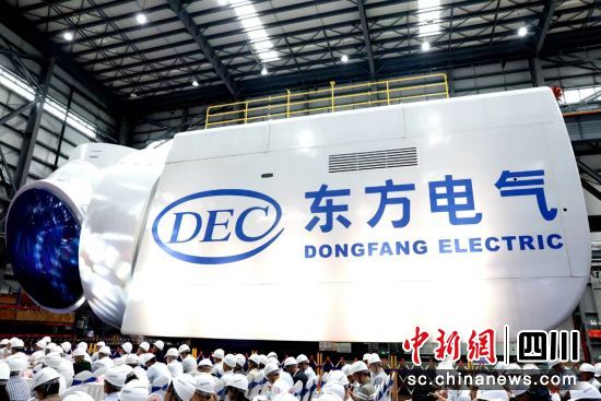 全球最大18兆瓦直驱海上风电机组下线仪式现场。中国永信贵宾会官网电气集团有限公司供图